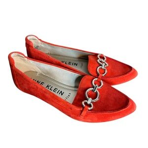 ANNE KLEIN Ola Slip On Flats Loafers Coral Orange Chain Detail Size 5.5